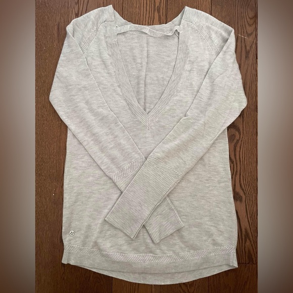 Lululemon Cashmere Blend Long Sleeve - Size 4 - Picture 2 of 2